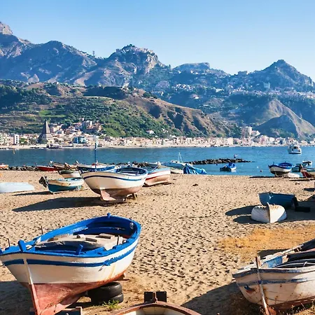 A Casitta Giardini-Naxos